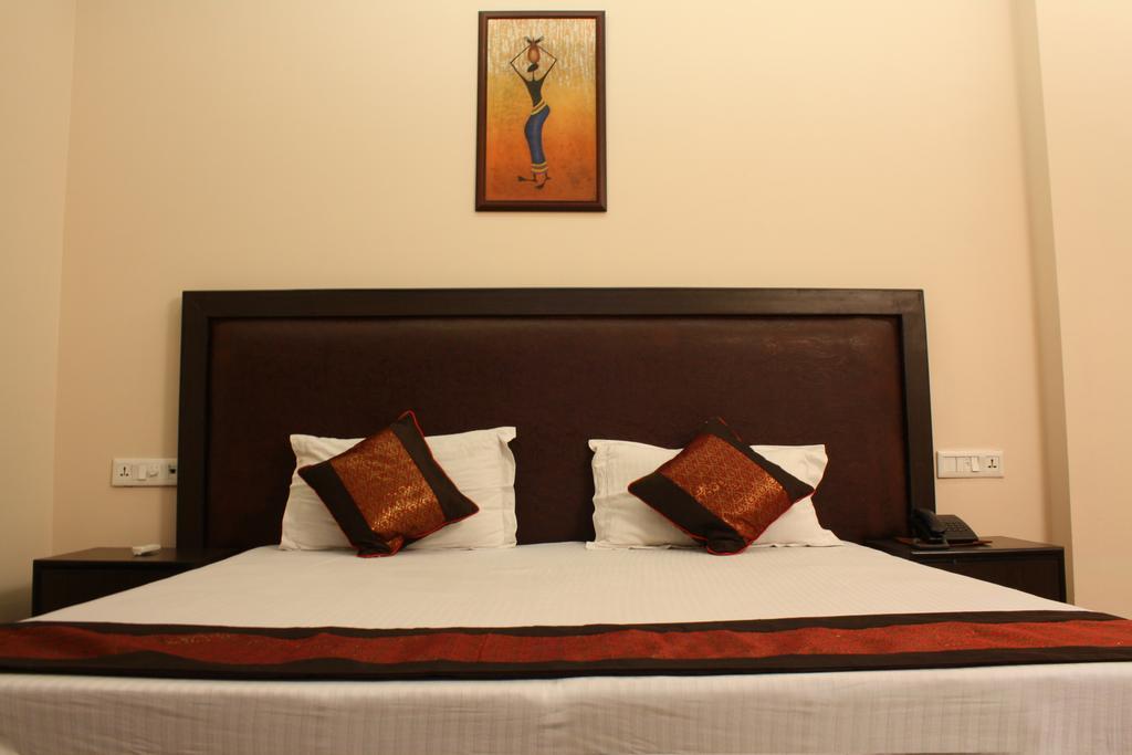 Hotel Apra International New Delhi Room photo